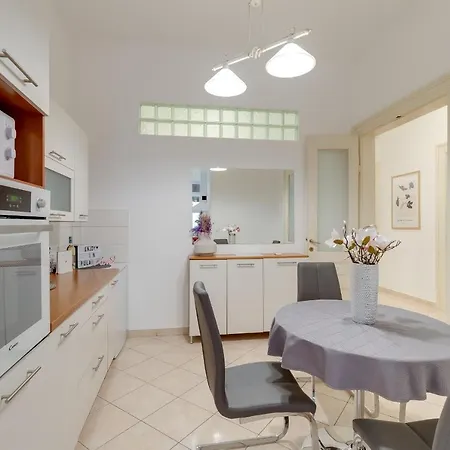 Apartment Ana With Balcony *